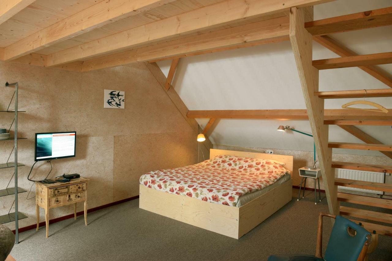 Historische Boerderij FAMILIEKAMER Heinkenszand Buitenkant foto
